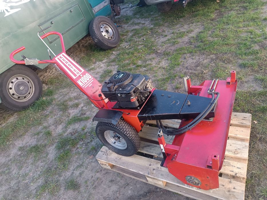Zamiatarka hydrauliczna samojezdna spalinowa  z napędem Kerstin 1000