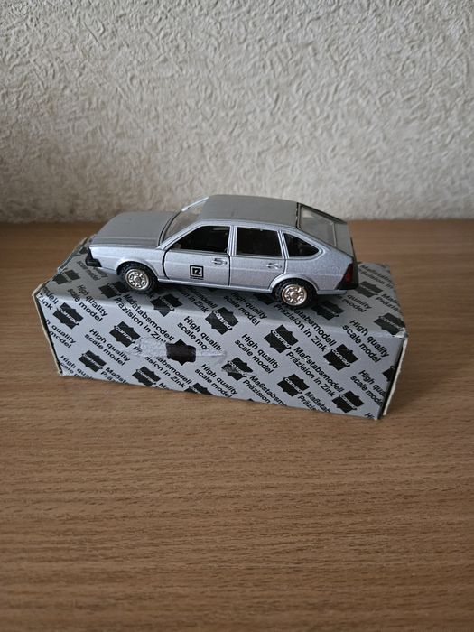 Модель 1:43 volksvagen passat conrad
