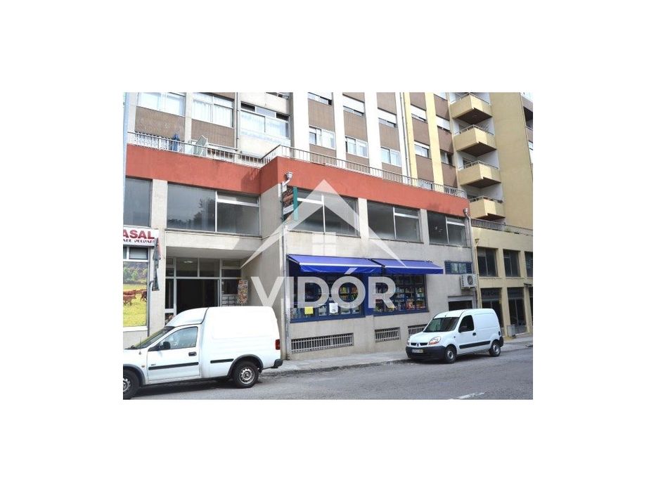 Conjunto de Escritórios no Candal