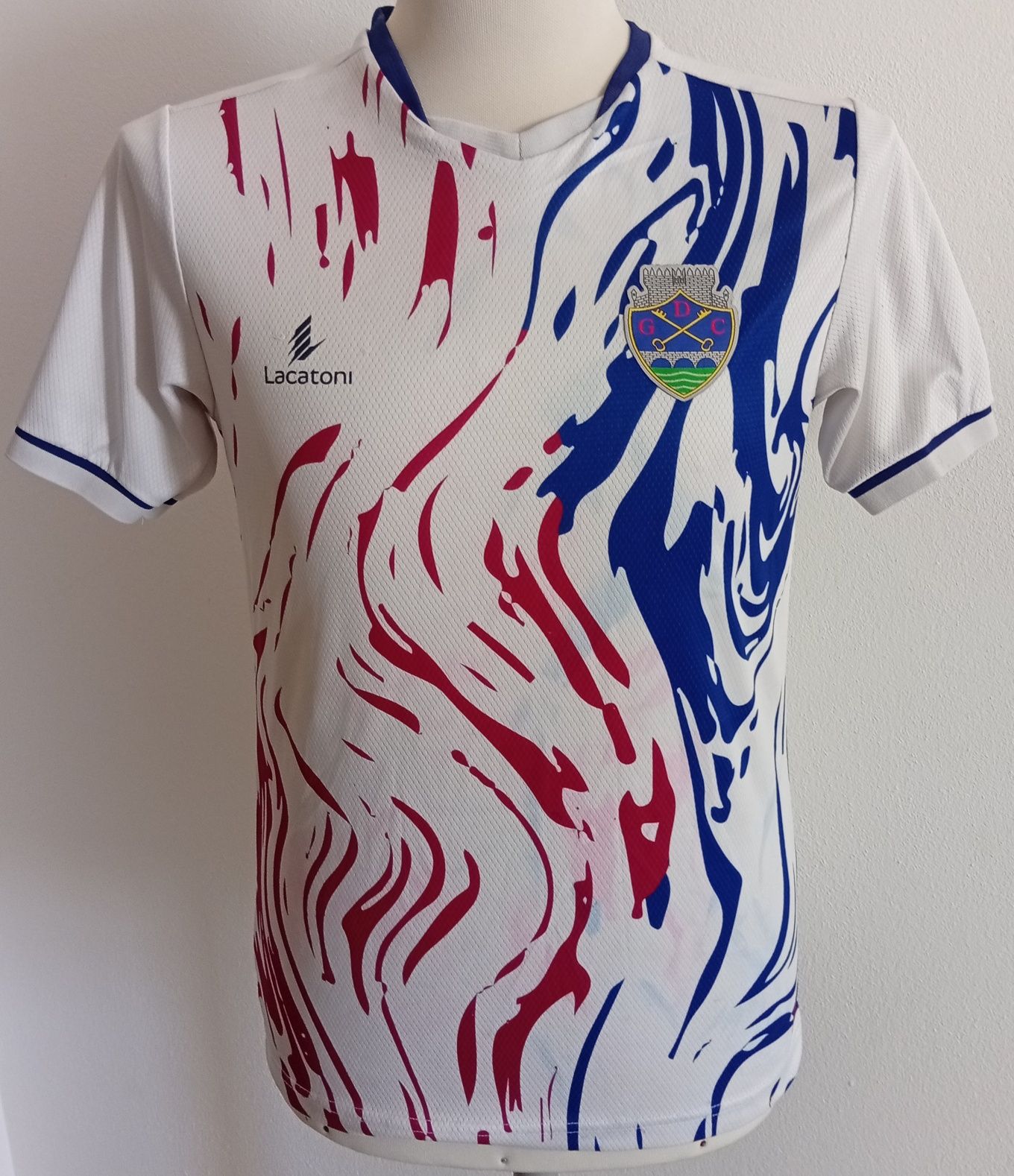 Conjunto de camisolas de futebol de clubes e seleções
