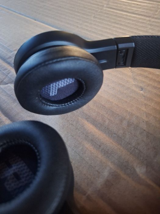 Słuchawki bezprzewodowe  bluetooth JBL Live 460NC wada!!