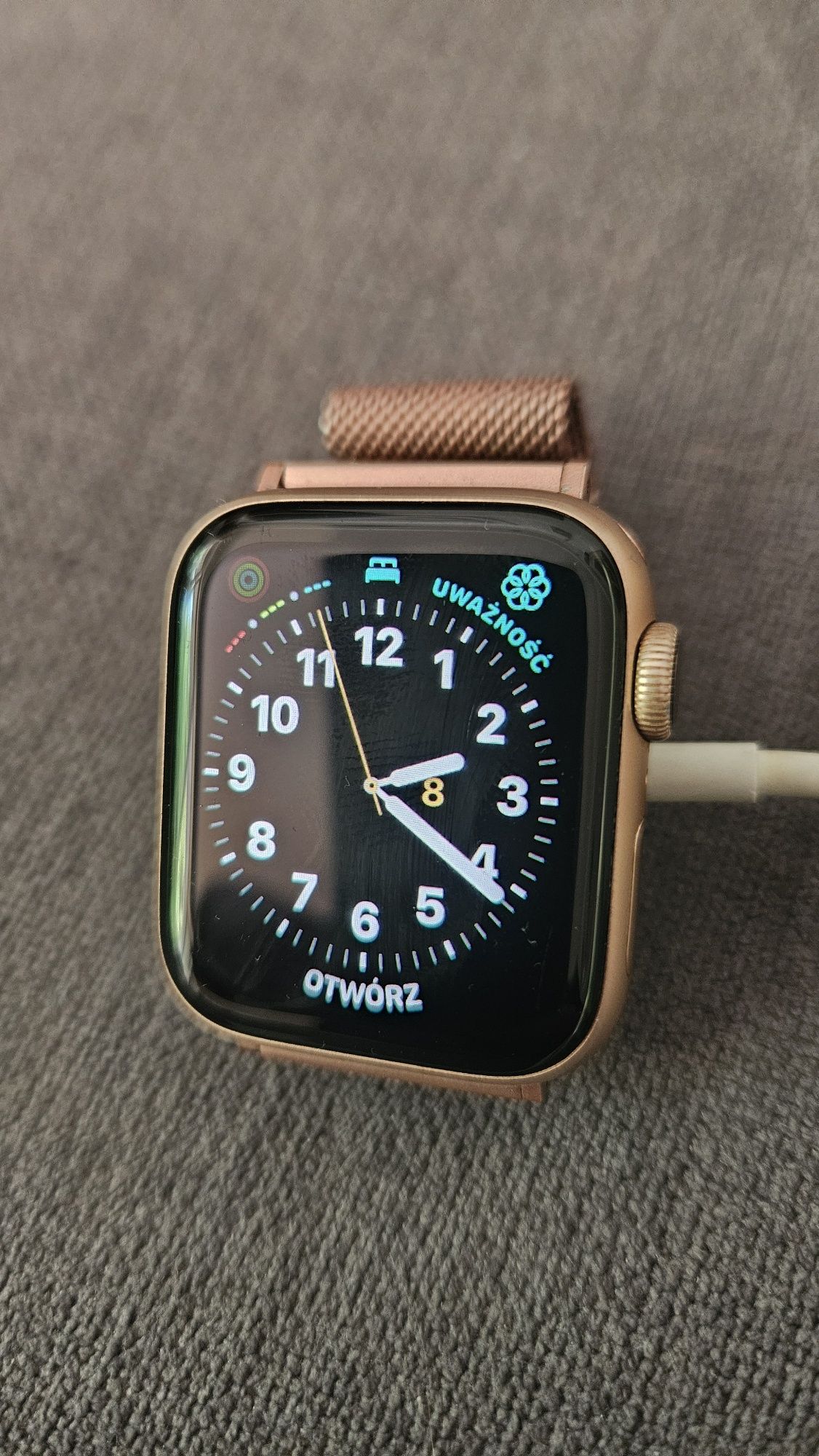 Apple Watch 4 series z GPS, plus trzy paski