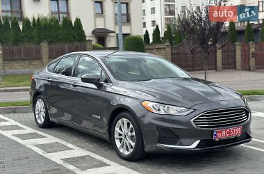 Оренда авто, прокат авто гібридне авто