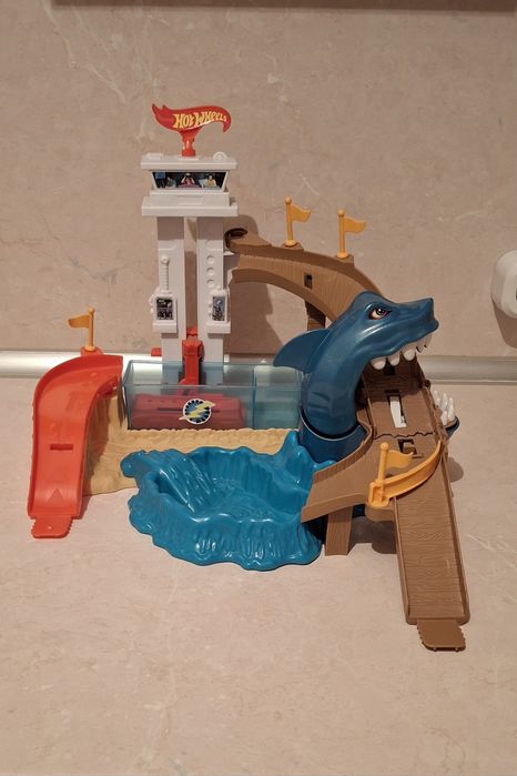 Автотрек Hot Wheels Mattel Полювання на акулу