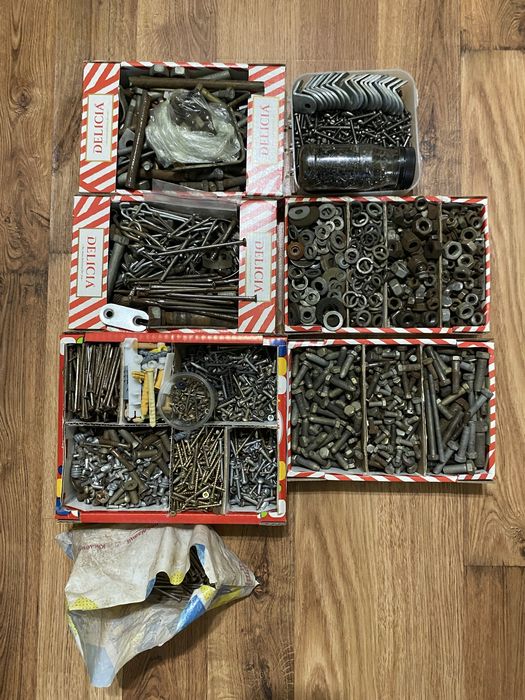 Метизы, болты, гайки, шурупы, гвозди, шайбы комплектом