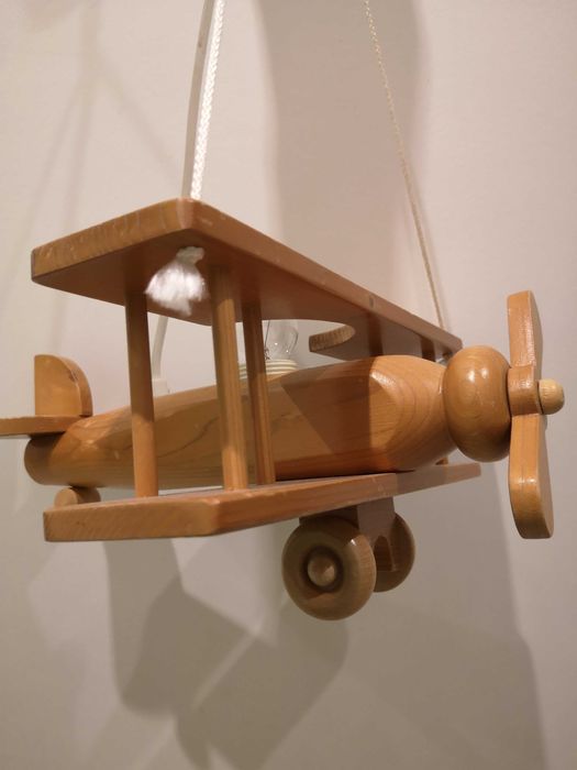 stara drewniana wisząca lampa samolot