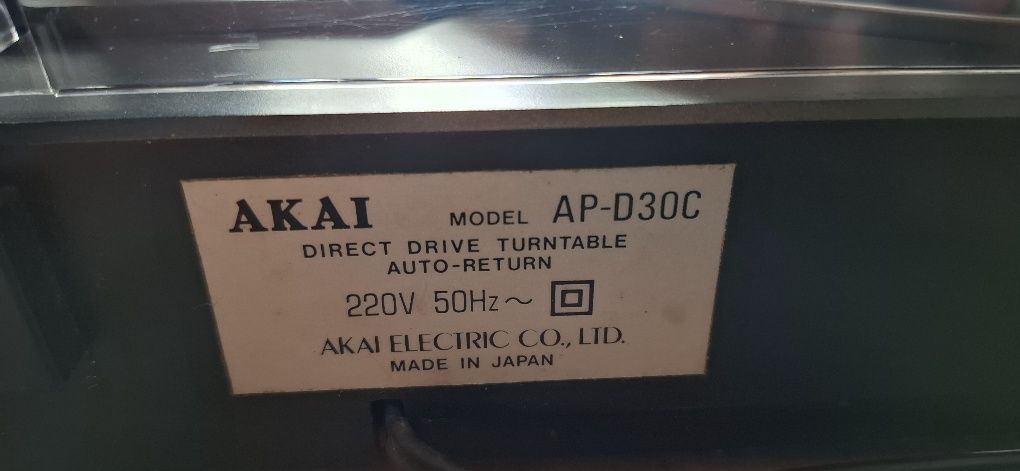 Piękny gramofon Akai AP-D30