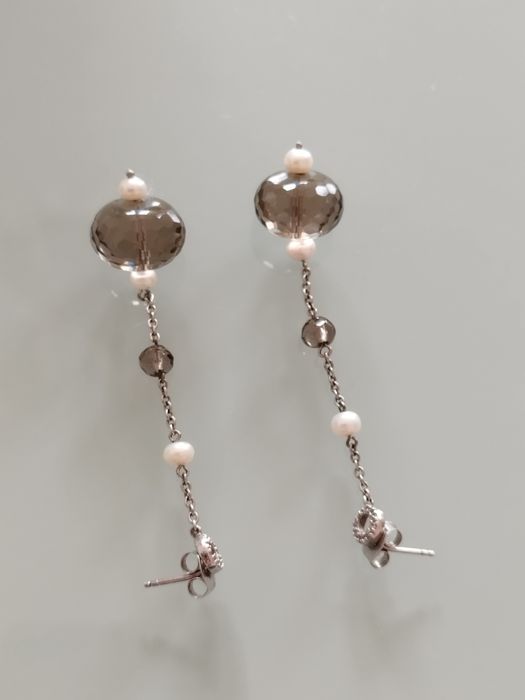 Lindos brincos de prata, quartzo esfumaçado e pérolas de rio.