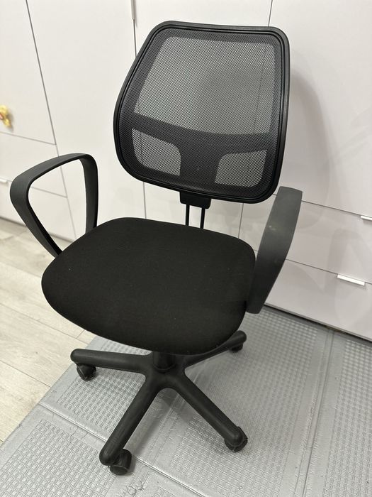 Компʼютерний стілець стан нового
