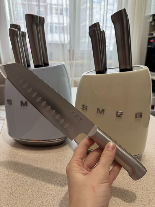 Набір ножів Smeg з підставкою ,6 ножів + підставка