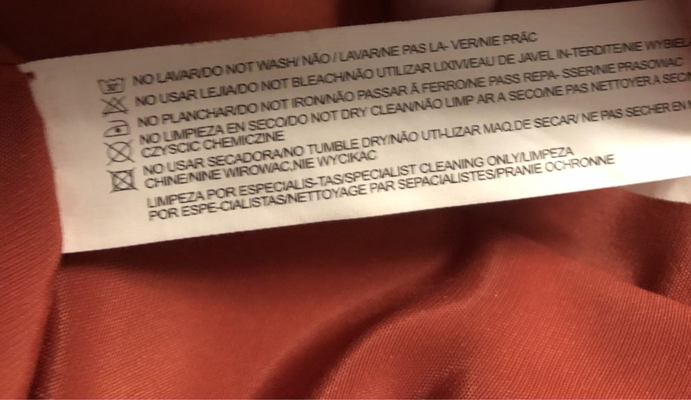 Blusão em pele , gola, punhos, e cos em malha