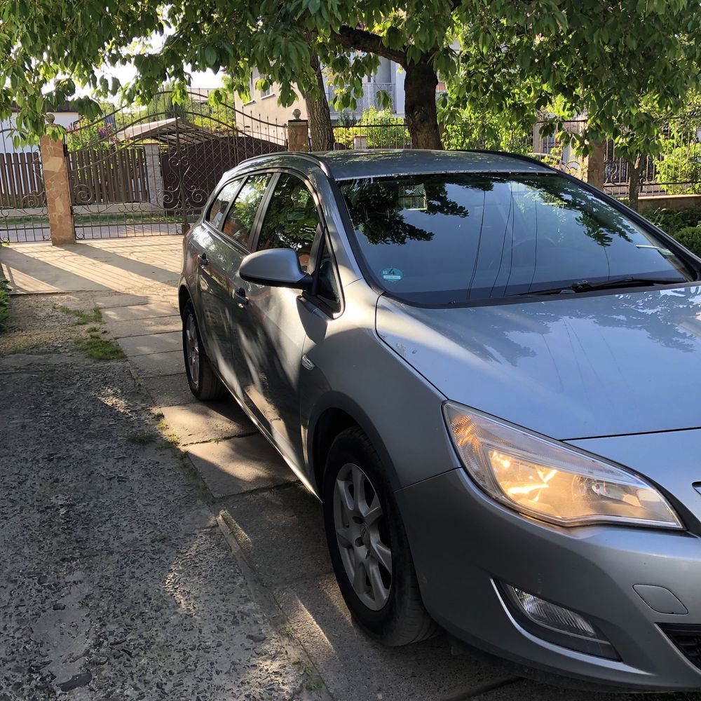 Opel Astra J 2011 2.0 cdti