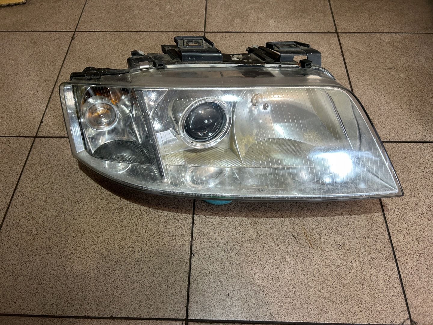 Lampa Halogenowa H7 Prawa przód Audi A6 C5 półlift Przedlift