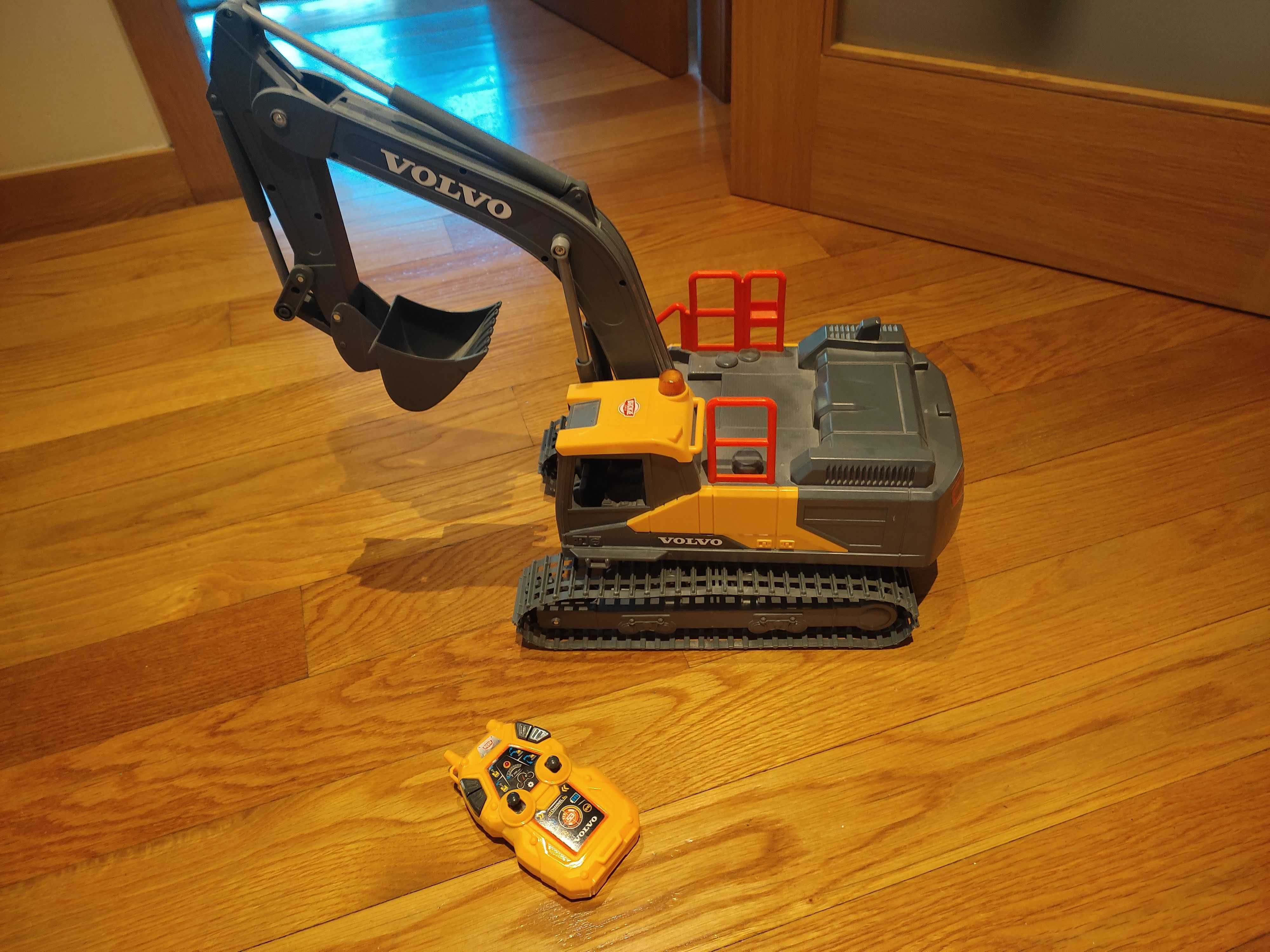 Brinquedo retroescavadora com comando