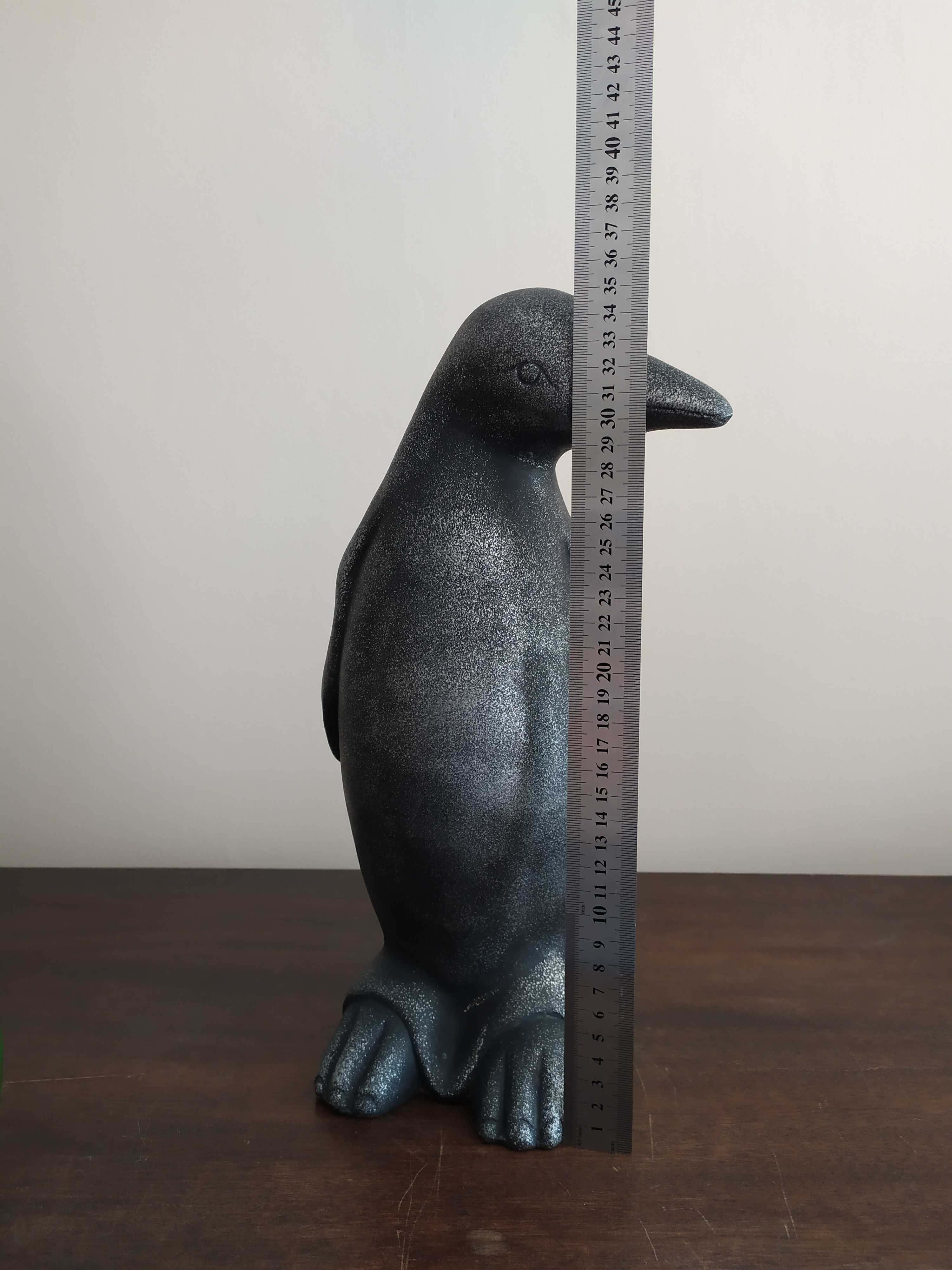 Ceramiczna figurka Pingwina, Rzeźba naturalnych rozmiarów