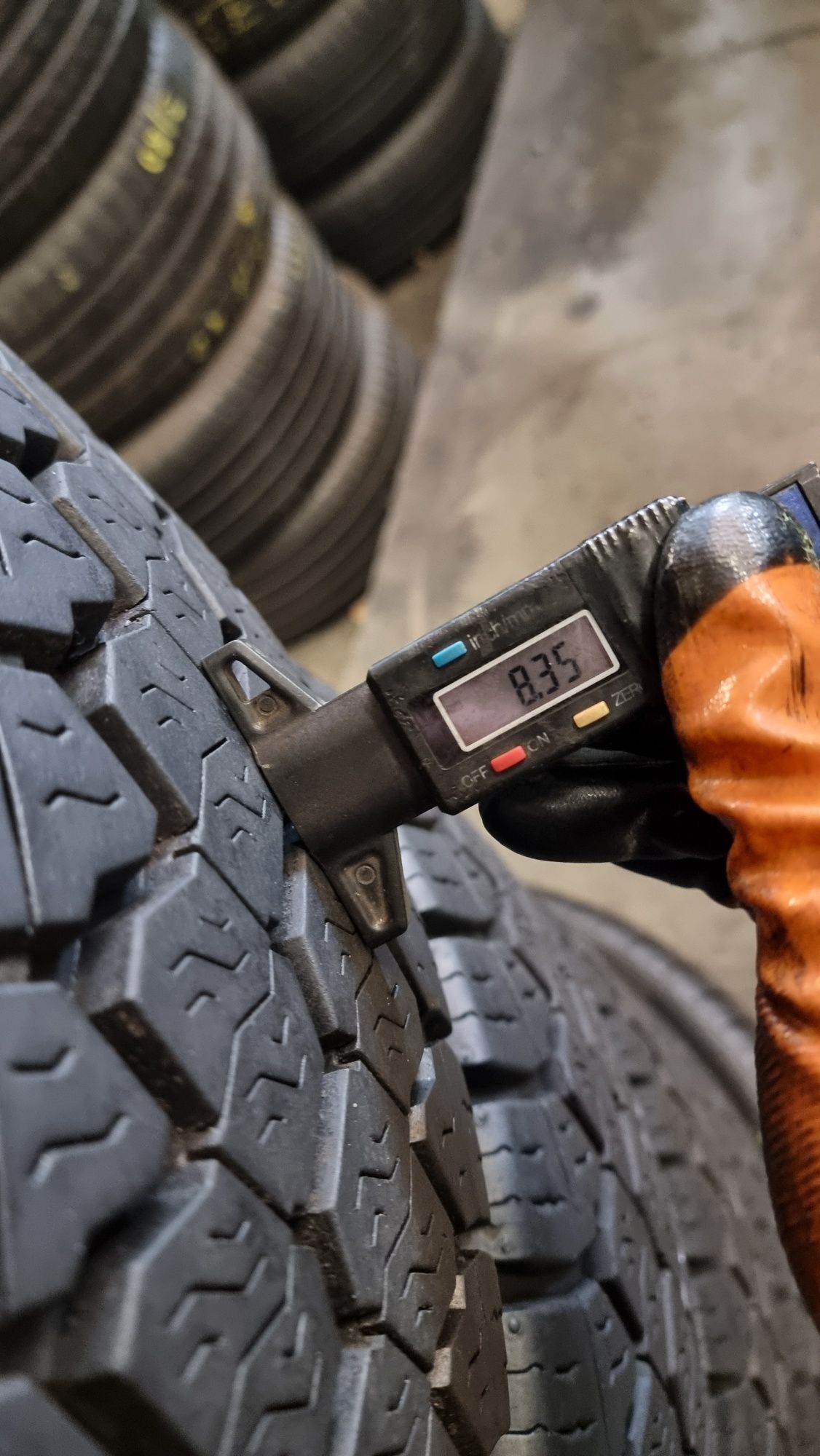 Шини M+S 215хR14c Firestone CVW3000 / 4 ШТ 8.3-8.5мм Протектор