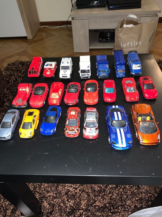 Carros miniaturas de coleção