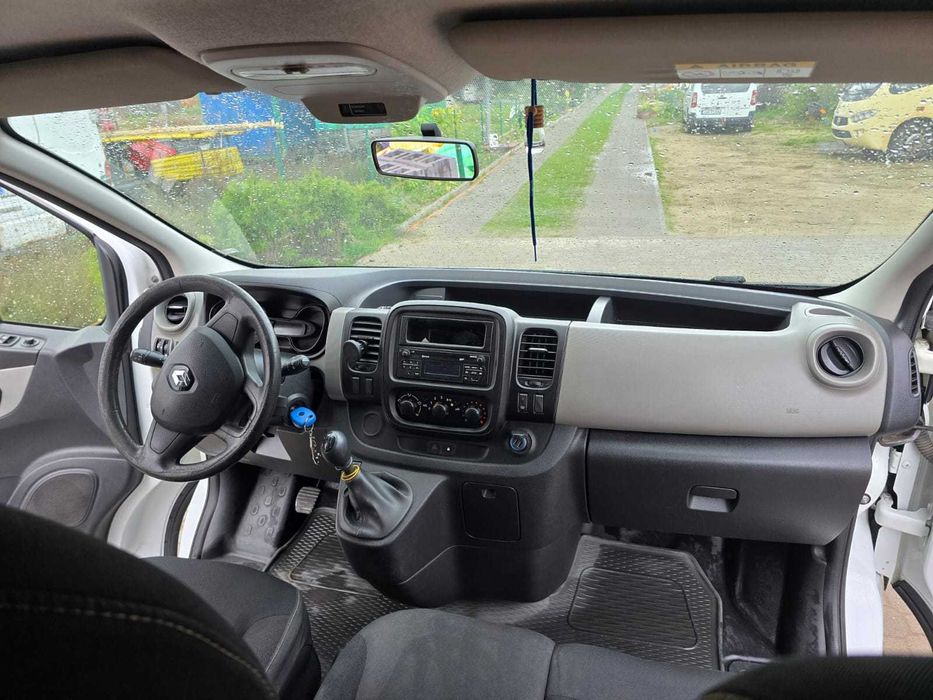Renault Trafic 9 osobowy