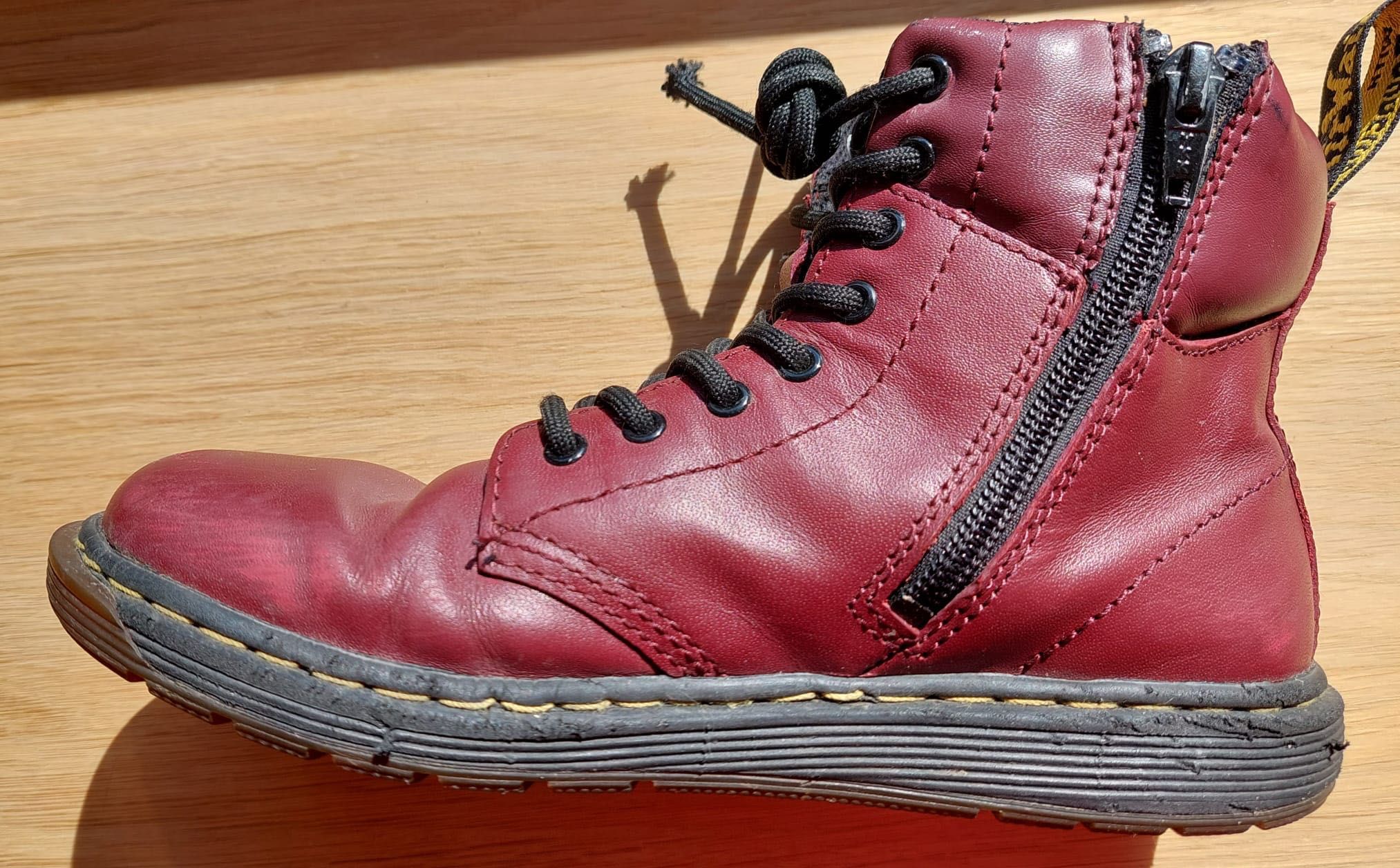 buty Martens wysokie kolor bordo roz. 33 premium skóra