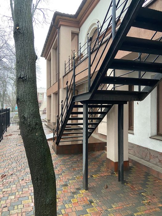 Продам будівлю комерційного призначення.