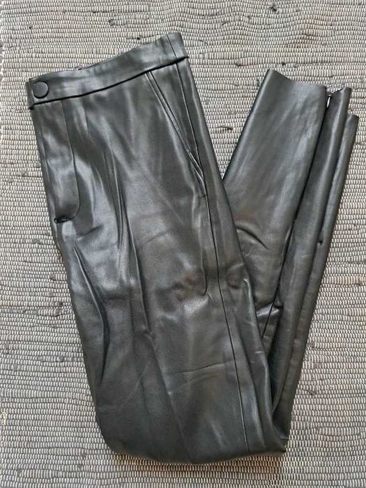 Spodnie skórzane Zara - elegancja i charakter, rozm. S