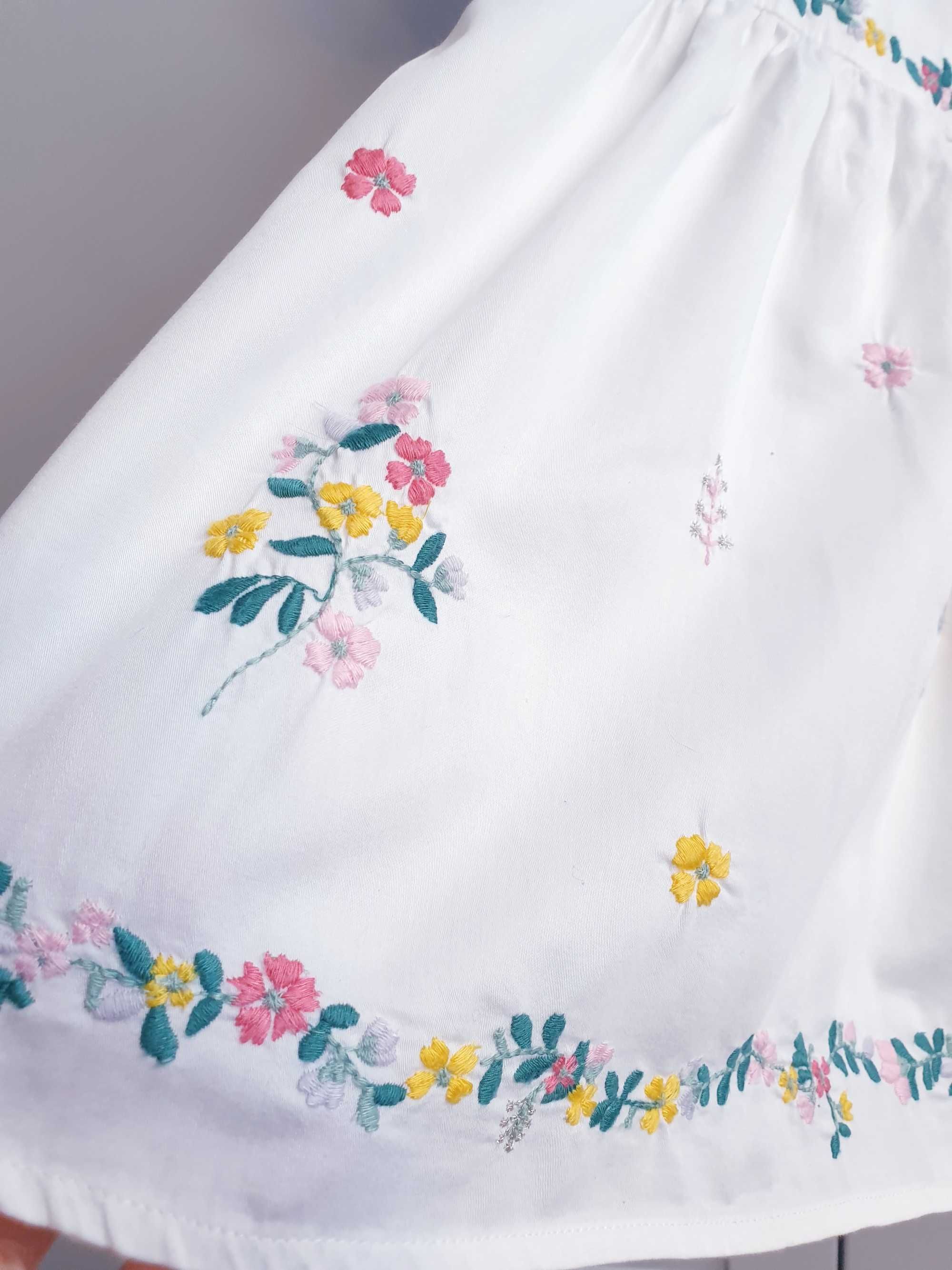 Biała haftowana w kwiaty sukienka M&S 74 80