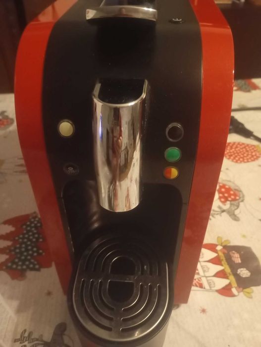 á venda:
maquina de chá e café da marca TEALOUNGE.