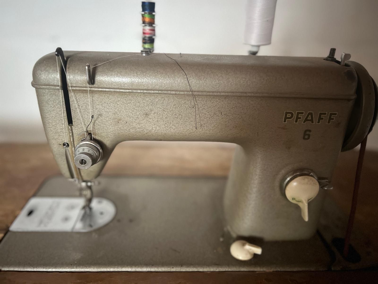 Máquina de costura vintage pfaff