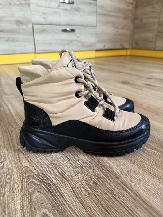 Зимові чоботи, снігоходи UGG Yose Puffer Lace