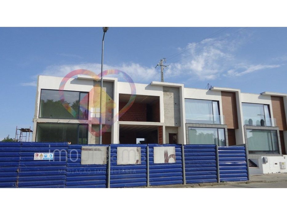 Moradia T3 + 1 em BANDA, CACIA, Aveiro