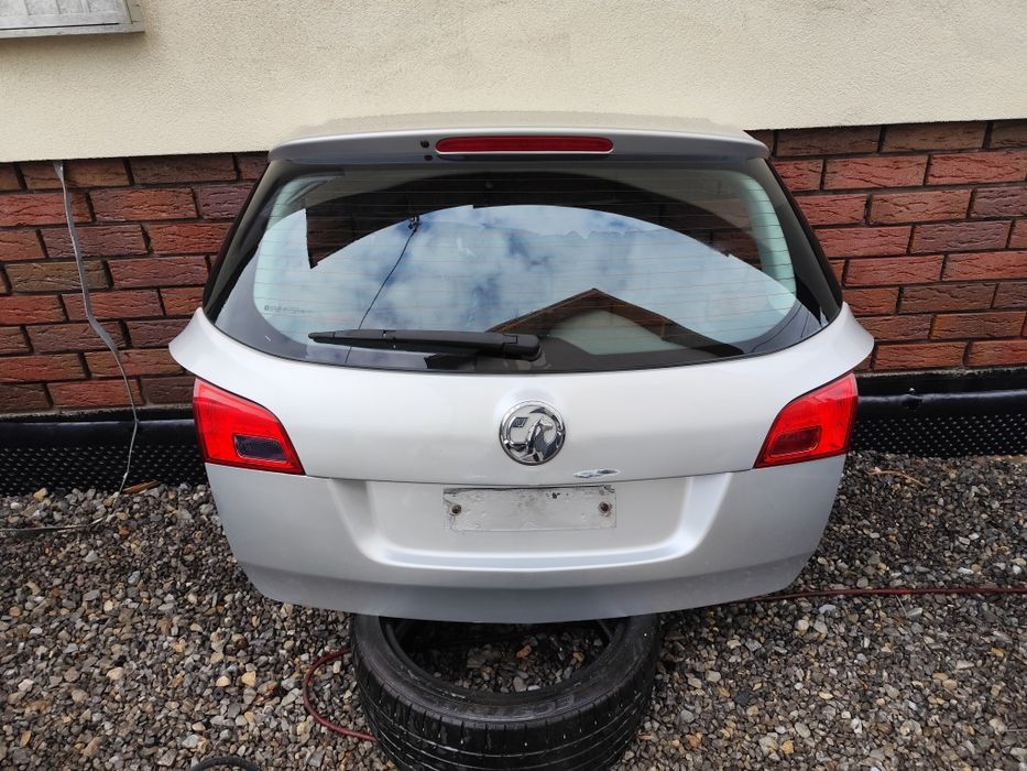 Klapa tył tylna opel astra j kombi z176