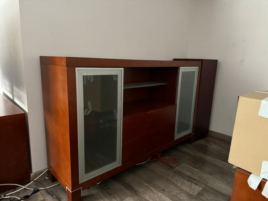 Zestaw mebli drewnianych