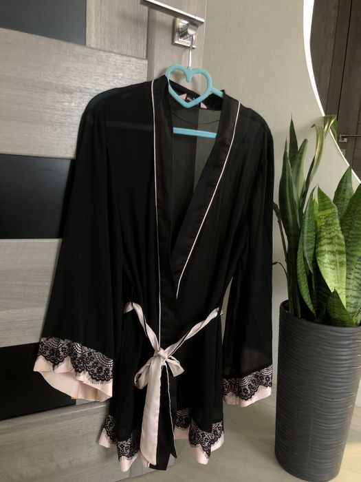 Халат, пеньюар жіночий