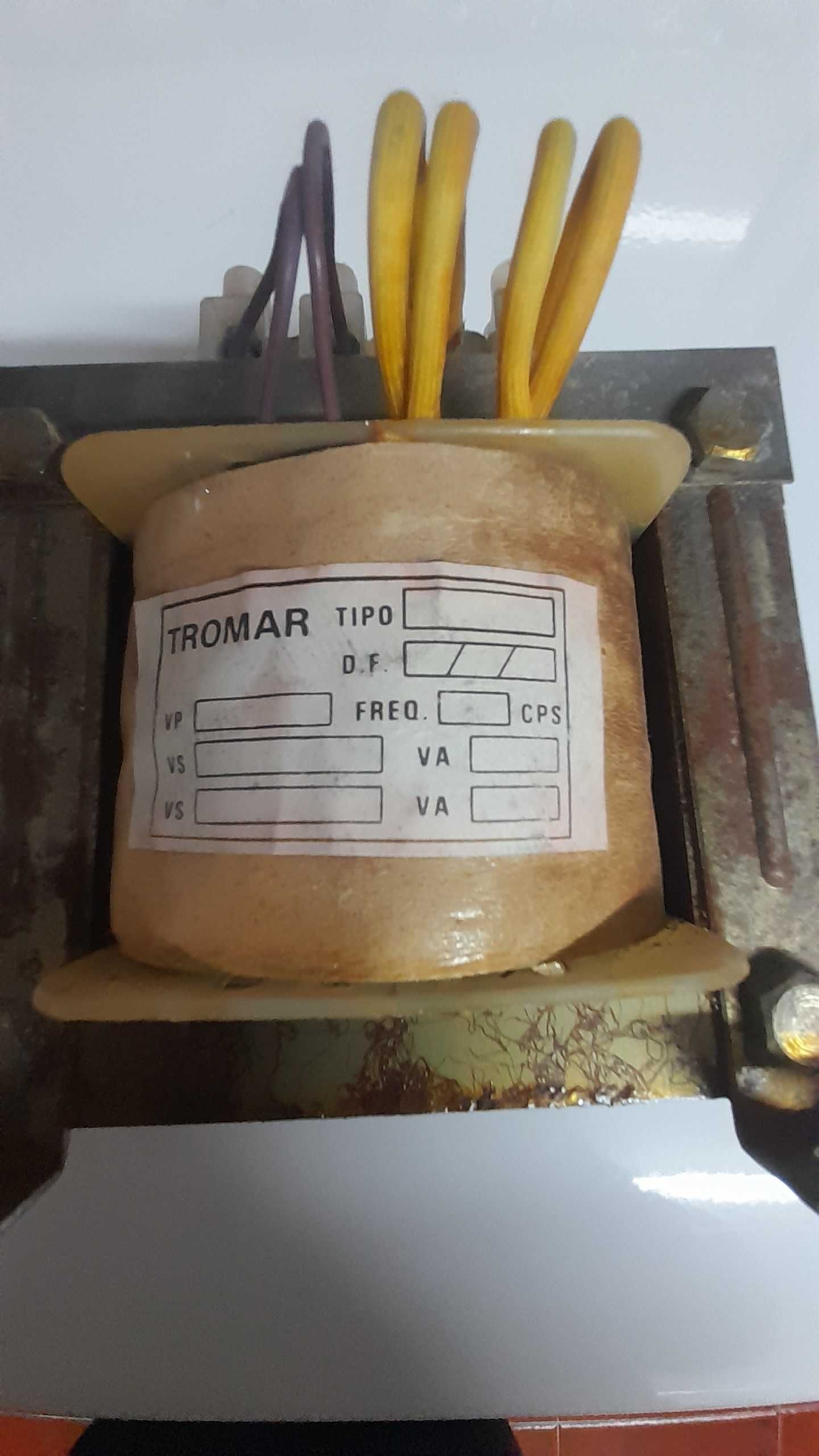 Transformador 220V /12 V