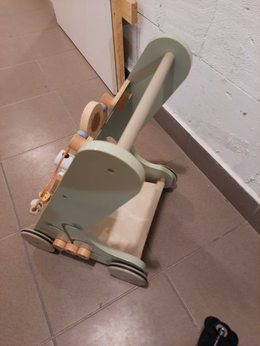 Drewniany pchacz/ chodzik do nauki chodzenia