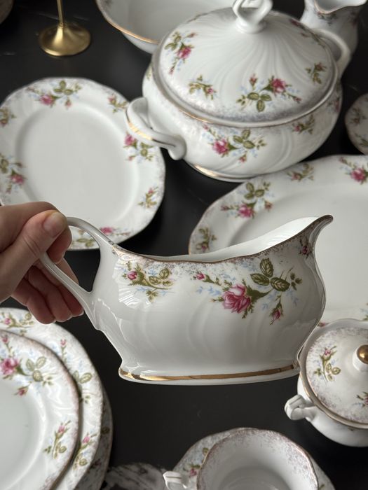 Неймовірно красивий порцеляновий сервіз