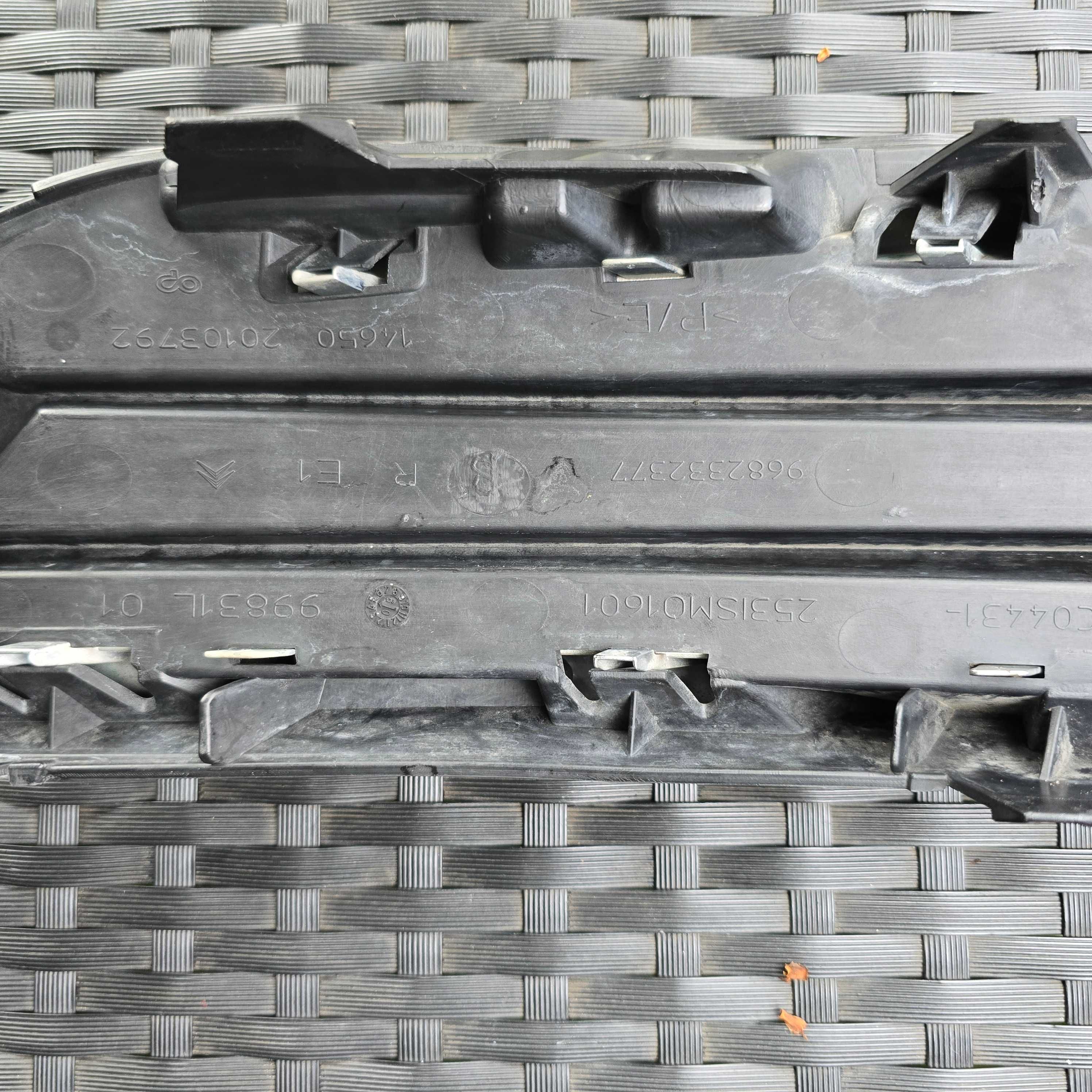 Kratka zderzaka Chrom CITROEN C3 PICASSO zaślepka 2.0.0.8-2.0.1.2
