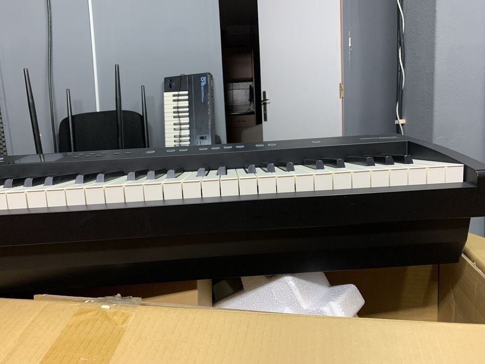 ROLAND FP-E50 como novo