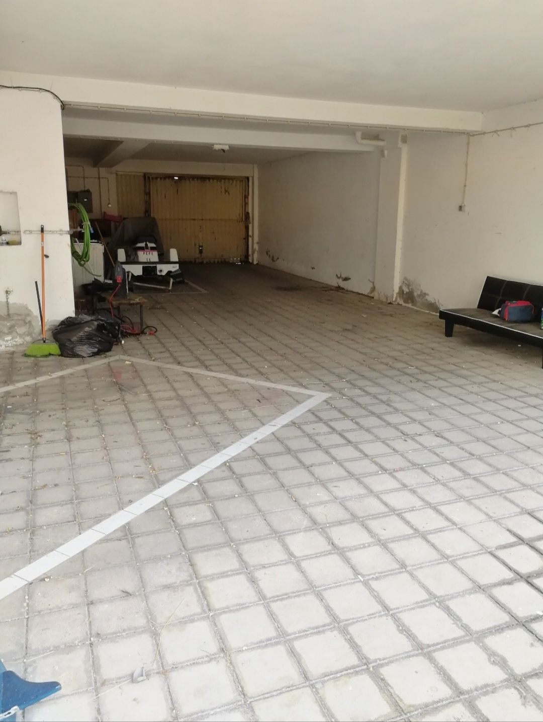 Garagem Box 8m² para Mota ou Bicicleta – Pátio Fechado