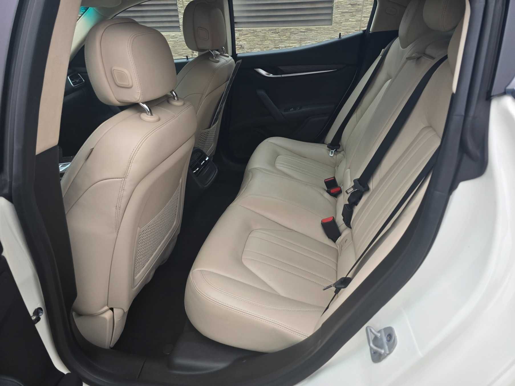 Auto do ślubu wesele Maserati Ghibli SQ4