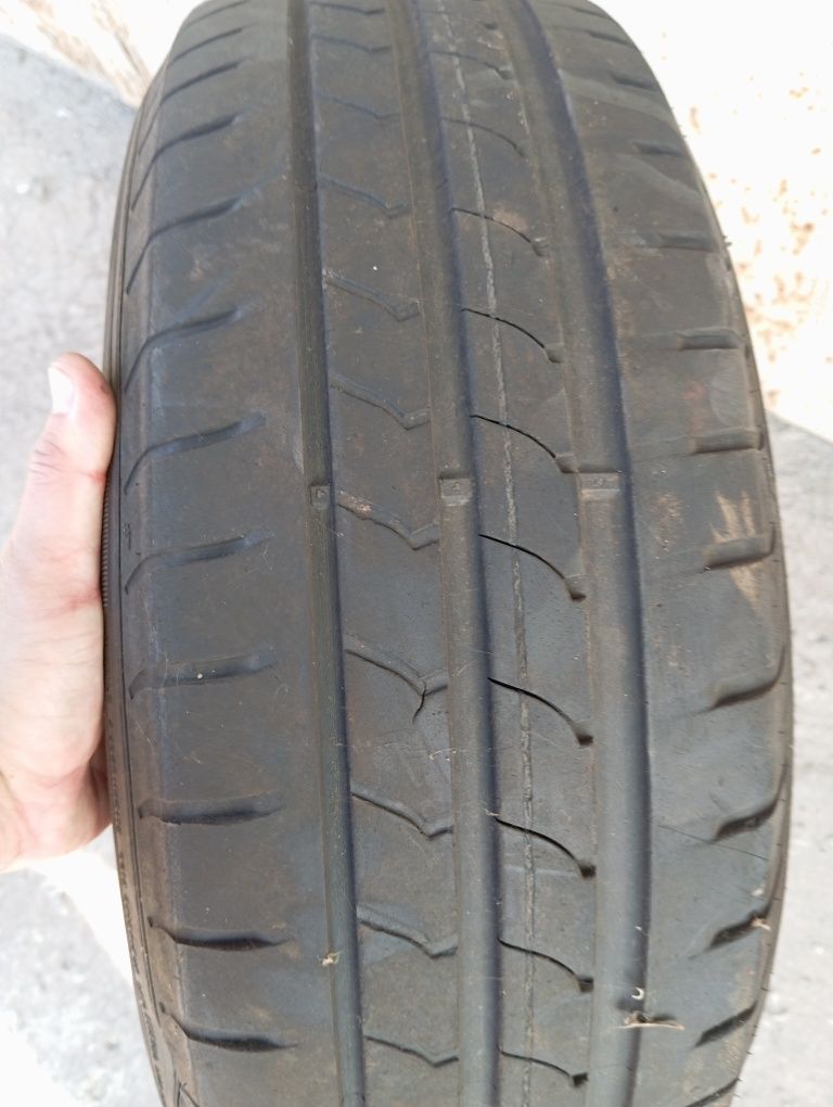 Шина лето Goodyear side facing inwards goodyear  195/60R16 . Есть разр
