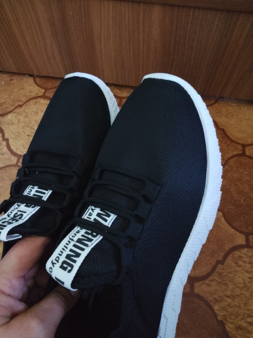 Buty sportowe 39-25 cm