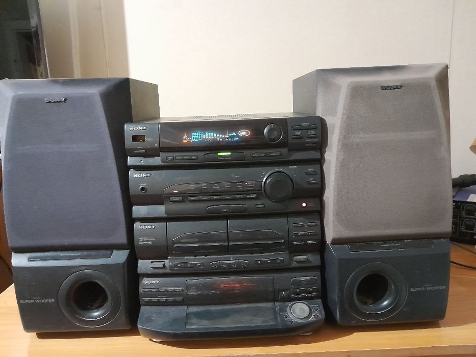 Wieża Sony z dużymi głośnikami