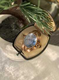 Stary złoty pierścionek pr585 z niebieskim kamieniem