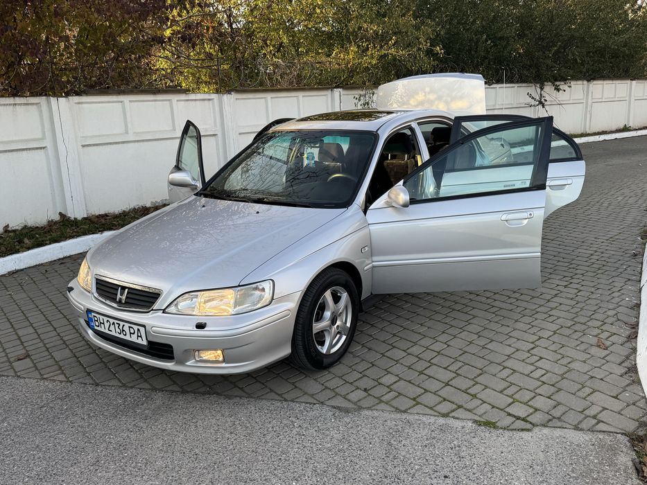 Продам Хонду Акорд 1.8 механика Срочно!