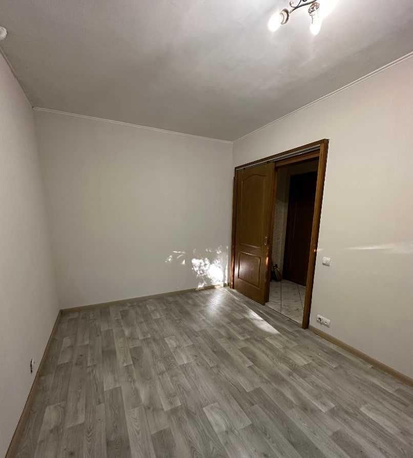 Продам 1-кімн. квартиру, вул. Олекси Тихого, м. Шулявська KL