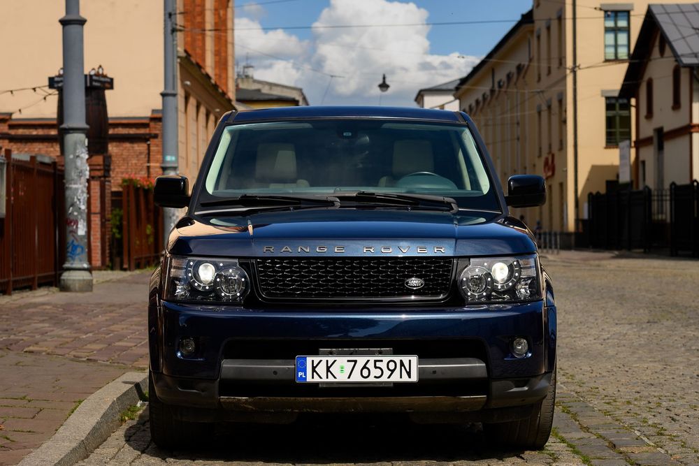 Land Rover Range Rover Piękny granatowy kolor z jasnym wnętrzem, prezentuje się niesamowicie