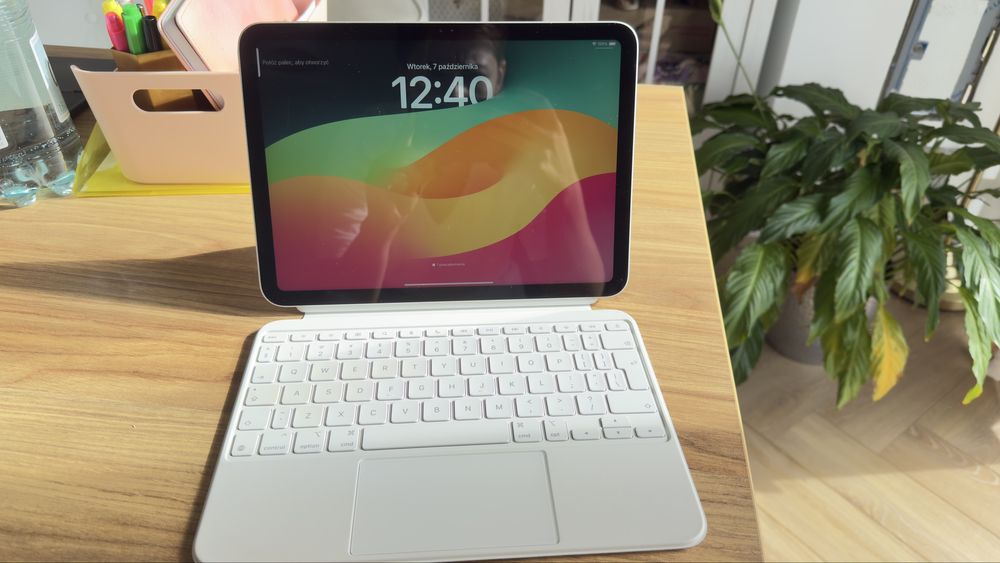 Zestaw: Ipad 10,9, wraz z kalwiaturą magnetyczną oraz rysikiem