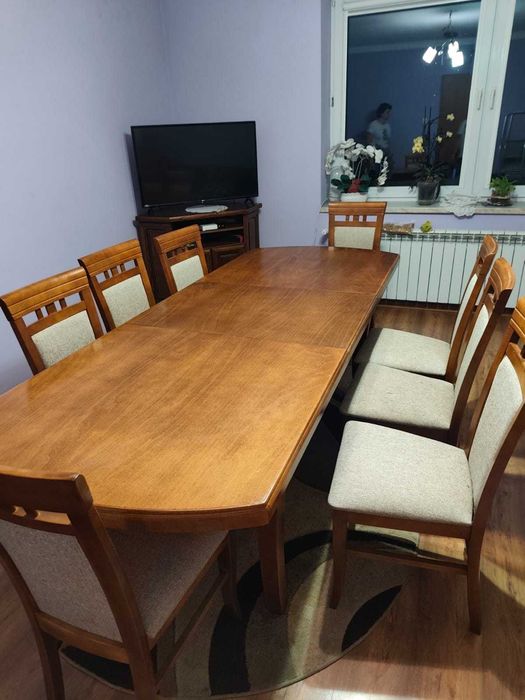 Stół do jadalni salonu