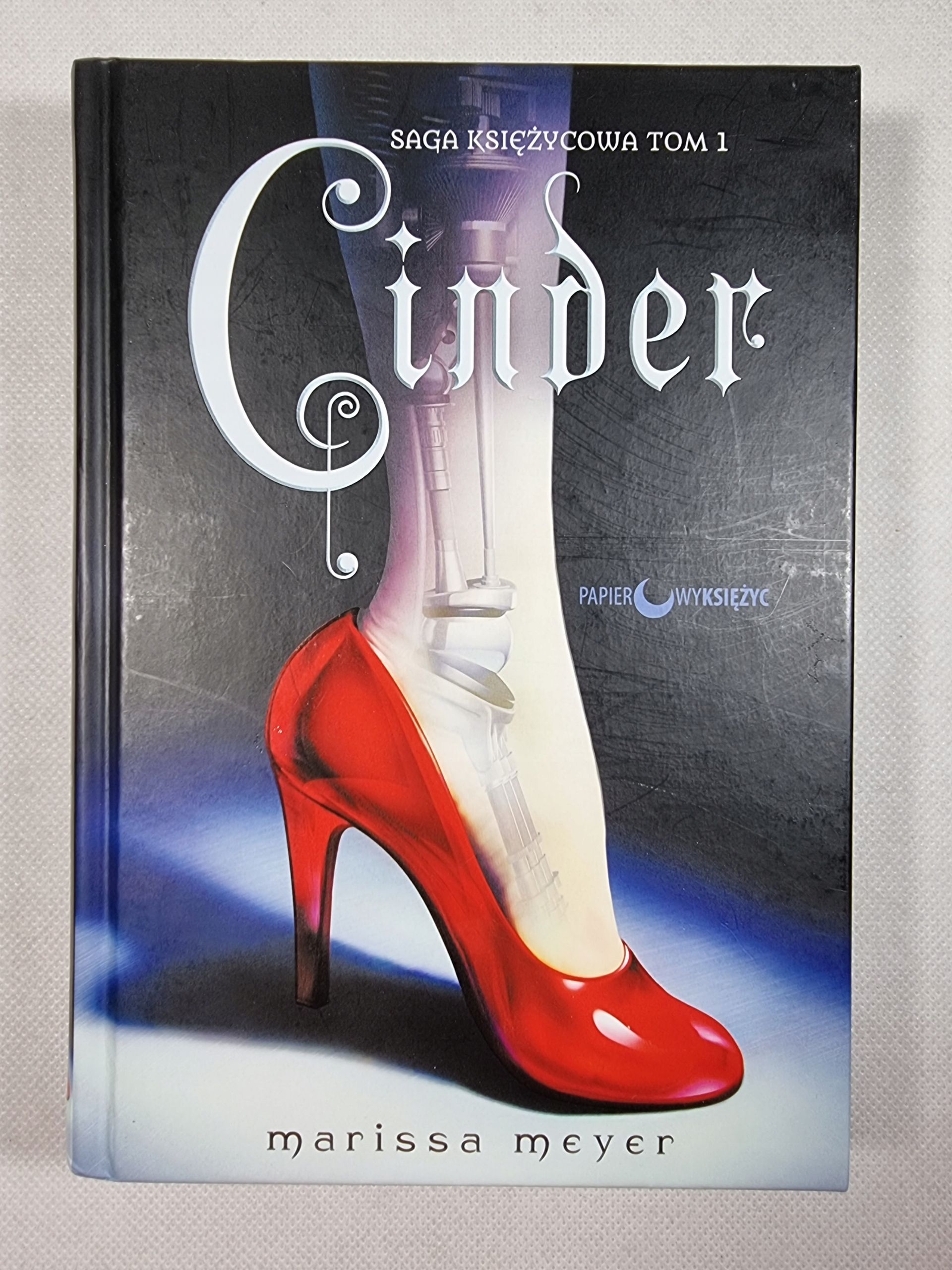 Cinder / Saga Księżycowa Tom 1 / Marissa Meyer